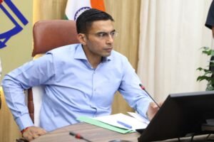 जिला प्रशासन ने तीन दिन में 87 हे0 जमीन निकालकर सुलझा दी जौलीग्रान्ट एयरपोर्ट विस्तारीकरण की वर्षों पुरानी गुत्थी। 