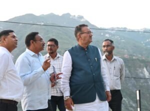 कैबिनेट मंत्री गणेश जोशी ने ग्लोगीधार में चल रहे ट्रीटमेंट कार्यों का किया स्थलीय निरीक्षण, अधिकारियों से ली प्रगति की जानकारी और दिए आवश्यक दिशा-निर्देश।