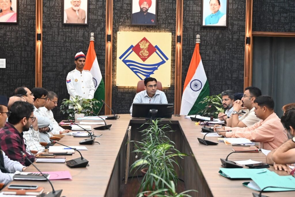 पोलिंग पार्टियों की रवानगी, स्ट्रांग रूम और मतगणना की स्पष्ट योजना बनाने पर जोर: डीएम