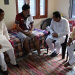 बलूनी ने चेपड़ो पहुंचकर आपदा में लापता हुए गंगादत्त जोशी के पुत्र देवीदत्त जोशी से मुलाकात कर उनका हाल जाना और गहरी संवेदना व्यक्त की