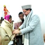 अंकिता के माता-पिता से मिलकर भावुक हुए मुख्यमंत्री धामी, CBI जांच की सिफारिश की