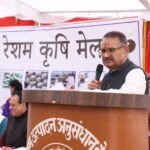 मंत्री गणेश जोशी ने परिसर में पौधा रोपण भी किया और रेशम कृषकों द्वारा अपने अनुभव भी साझा किए