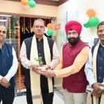 मंत्री गणेश जोशी ने बैंक के शाखा प्रबंधक और समस्त स्टाफ को नई शाखा के संचालन के लिए शुभकामनाएं दीं तथा क्षेत्रवासियों को बधाई दी