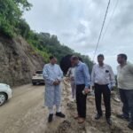 सतपाल महाराज ने कहा, तय समय पर सड़क दुरस्त करने के साथ सेतु निर्माण भी पूरा किया जाए