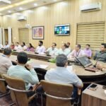 बैंक, वित्तीय संस्था, एजेंट अथवा अन्य व्यक्ति की संलिप्तता पाए जाने पर कठोर कार्रवाई होगी: जिलाधिकारी डॉ0 आशीष चौहान